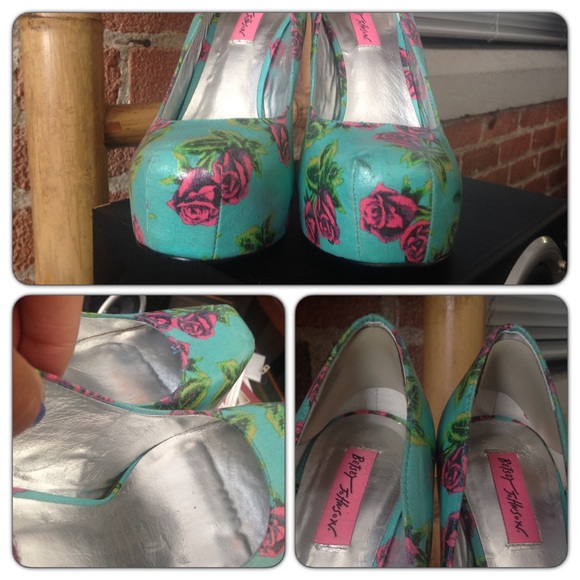 Betsey Johnson Meeva Rose Tattoo platform Heels 9M - Picture 3 of 4