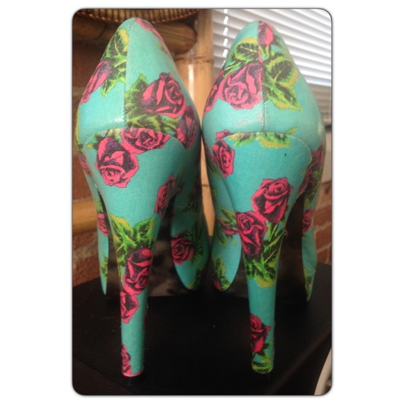 Betsey Johnson Meeva Rose Tattoo platform Heels 9M - Picture 4 of 4