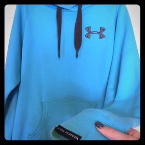 Woman's Under Armour hoodie💙