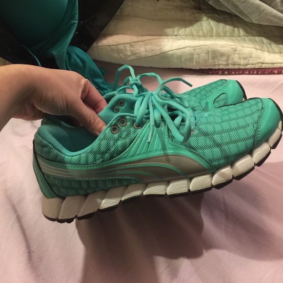 Puma Sneakers in Teal Size 8