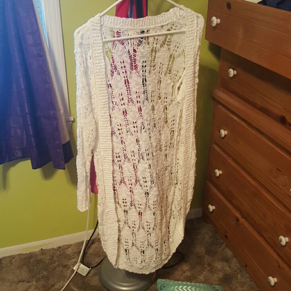 White Aeropos the cardigan