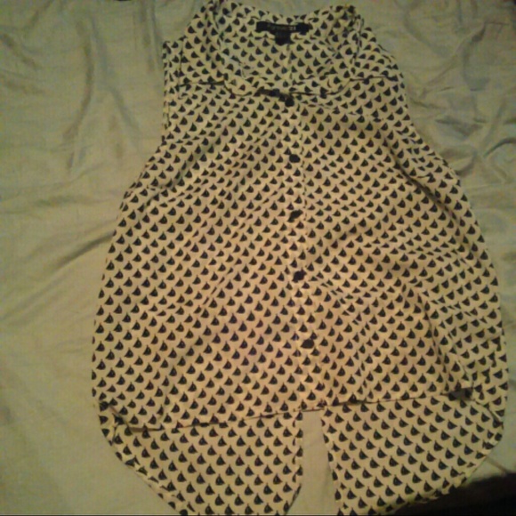 Sailboat Button Up Sleeveless Top - Picture 1 of 3