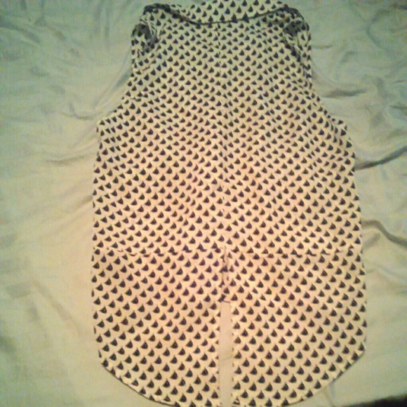 Sailboat Button Up Sleeveless Top - Picture 3 of 3