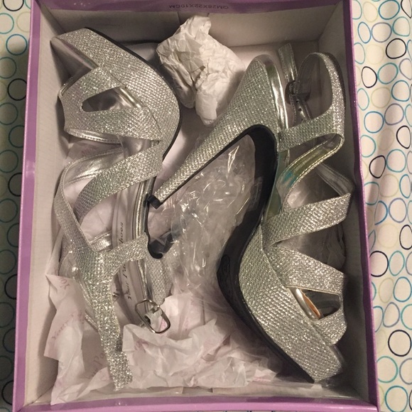 🚨Moving Sale🚨 Adorable Prom/Party Heels