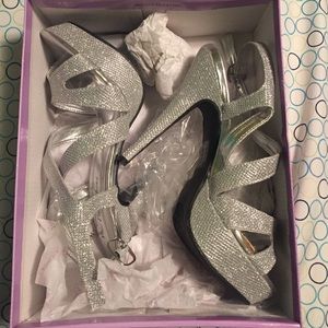 🚨Moving Sale🚨 Adorable Prom/Party Heels