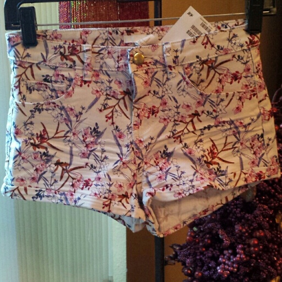 H&M CHERRY BLOSSOM SHORT***