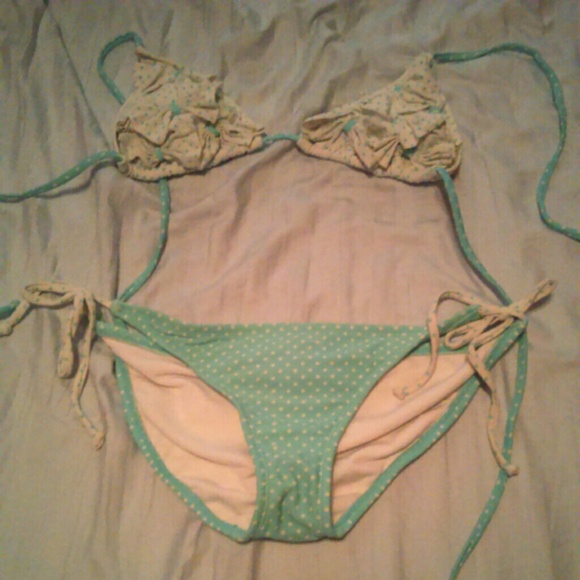 Bow Covered Bikini - Picture 1 of 3