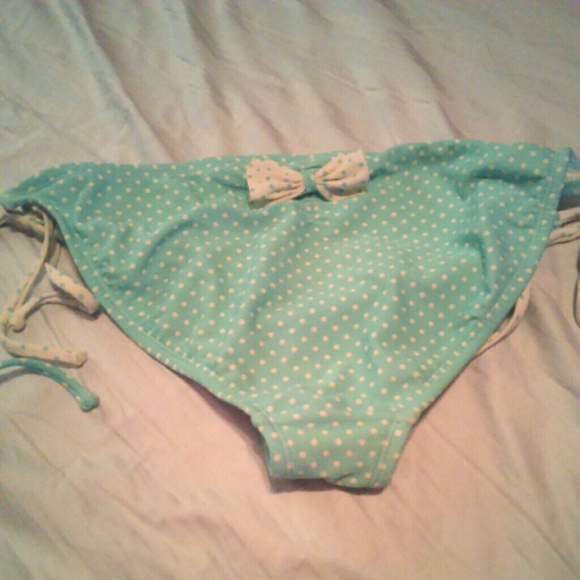 Bow Covered Bikini - Picture 2 of 3