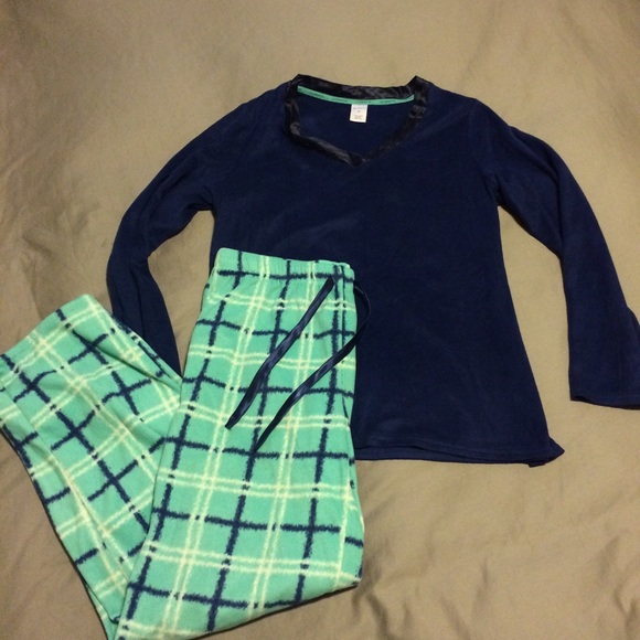 🎉SALE!🎉 Liz Claiborne sky blue and navy pajamas