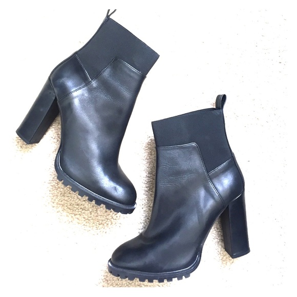 Zara Basic Collection: Black Leather Boots!
