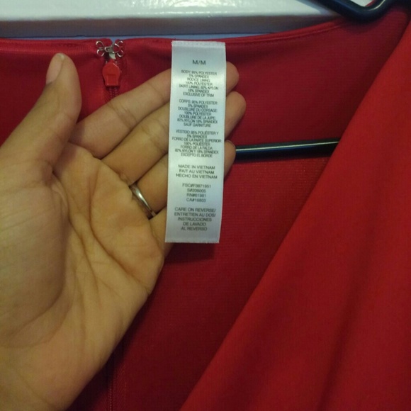 Red dress - Picture 3 of 3