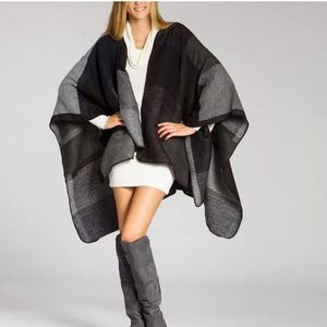 🎈🎈 NWT Cape poncho