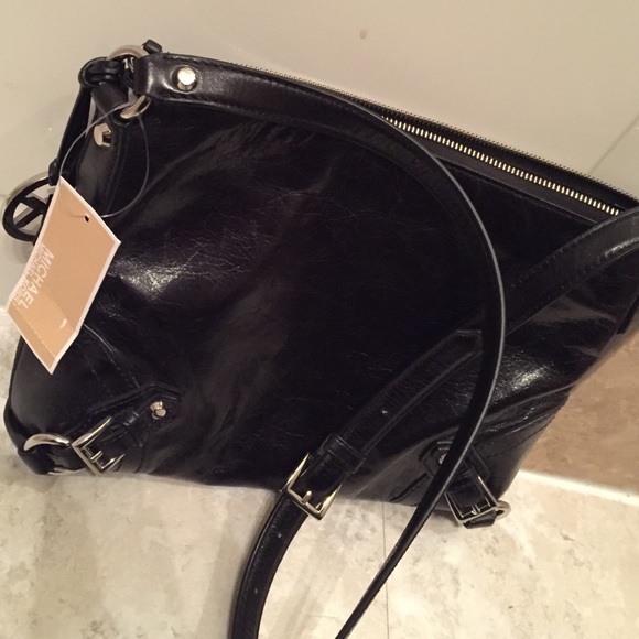 I'm selling my Michael kors cross body bag! - Picture 2 of 3