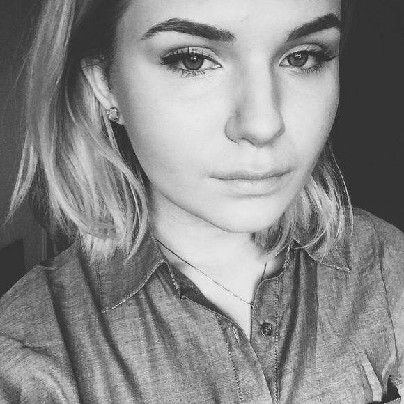 Meet me✌️ - Picture 3 of 3