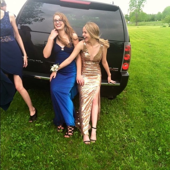 Gorgeous gold dress - Picture 2 of 4