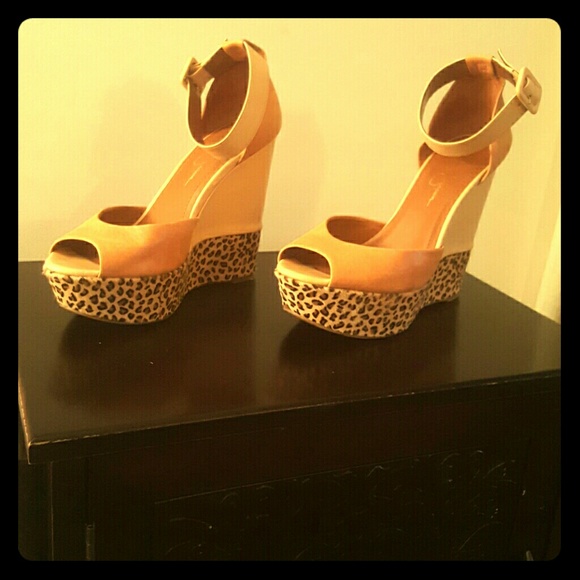 Jessica Simpson platform sandal