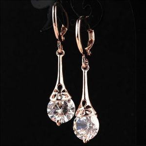 Beautiful rose gold plated earrings....