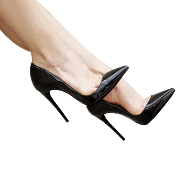 Pointed Toe Pumps- Black