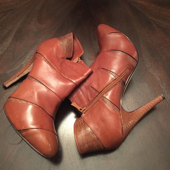 Max studio booties - Picture 1 of 3