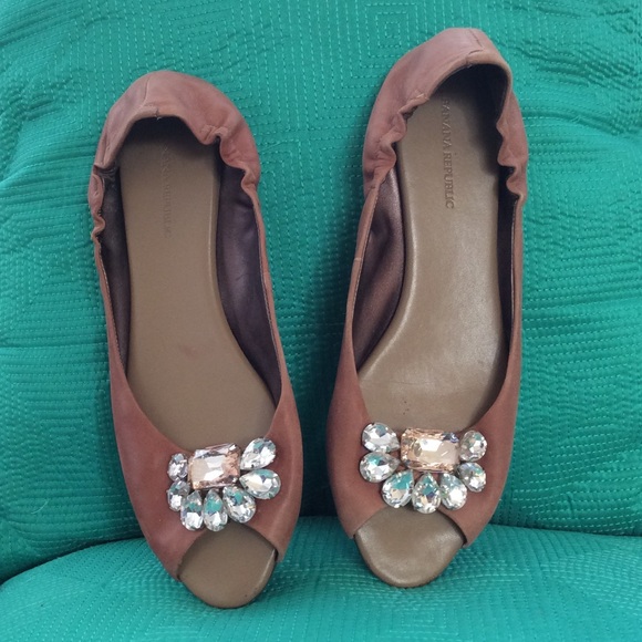 Banana Republic camel brown flats size 8.5.   4
