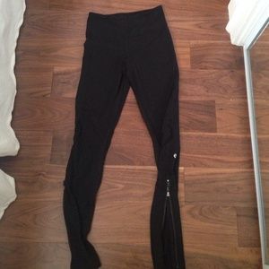 Black lulu pants with ankle zippers!