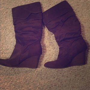 Size 10 brown suede boots