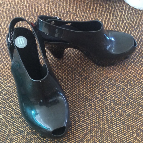 Melissa Black Rubber Platforms Size 8. (4)