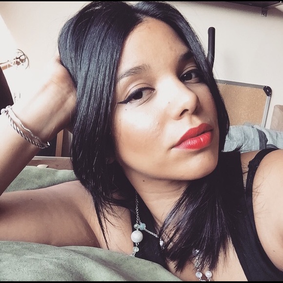 Meet your Posher, Elaine