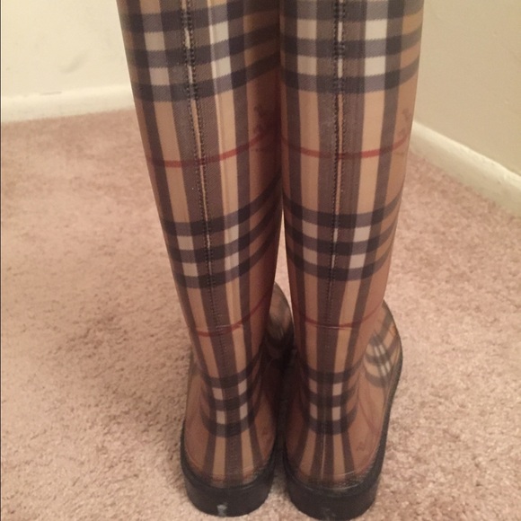 Authentic Burberry rain boots - Picture 3 of 4