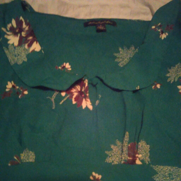 Green Flowery Dress - Picture 2 of 3