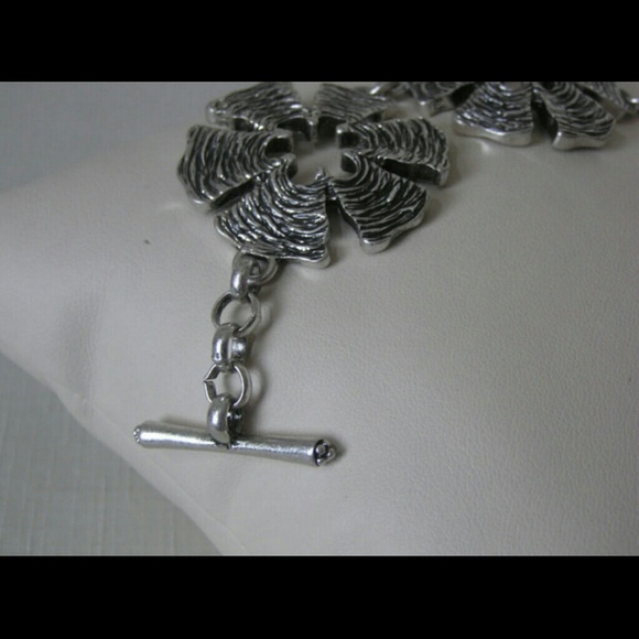 🎁🎄Christmas Present🎄🎁LUCKY BRAND SILVERTONE 3 FLOWER BRACELET - Picture 3 of 4