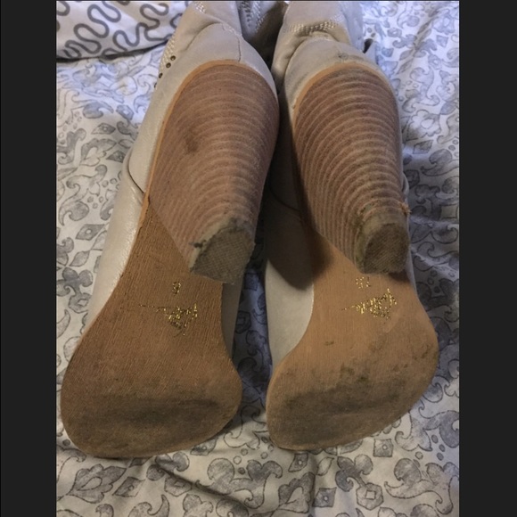 Very Volatile Boots - Picture 2 of 3