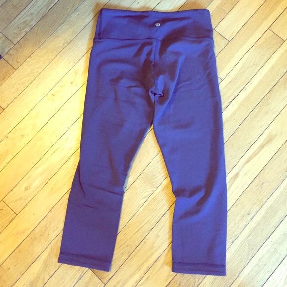 lululemon plum reversible cropped leggings, size 8