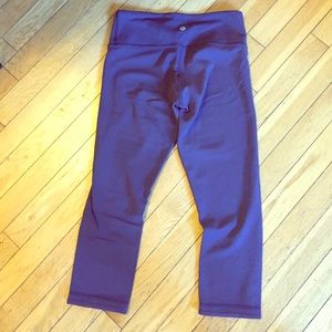 lululemon plum reversible cropped leggings, size 8