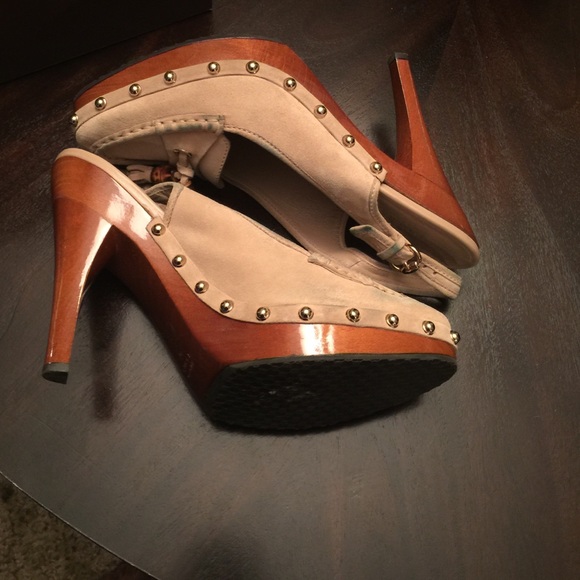 Gucci sling back clogs with tassels and gold studs - Picture 2 of 4