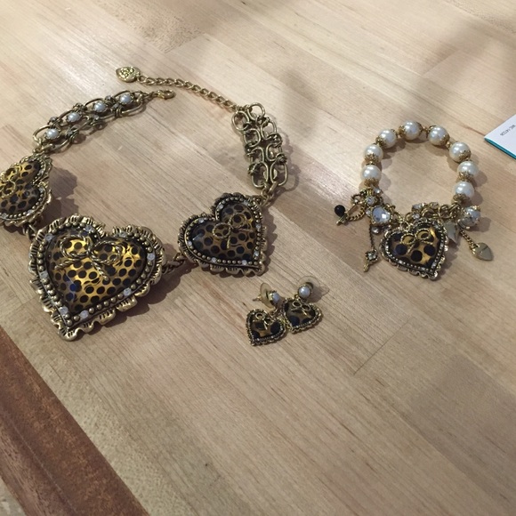 Necklace bracelet and earrings
