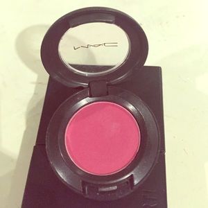 MAC matte eyeshadow