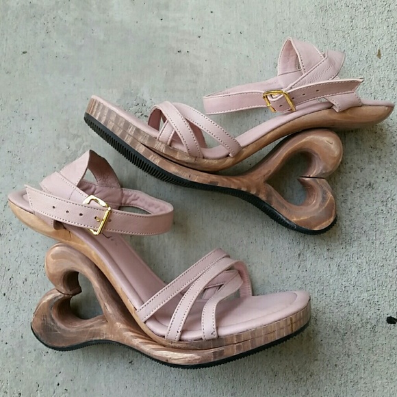 boutique  Shoes - SALE !Pink leather sandal wood heel NEW