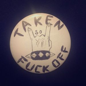 2 Hipster Buttons