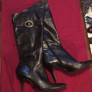 Size 8 1/2 Armour Boots