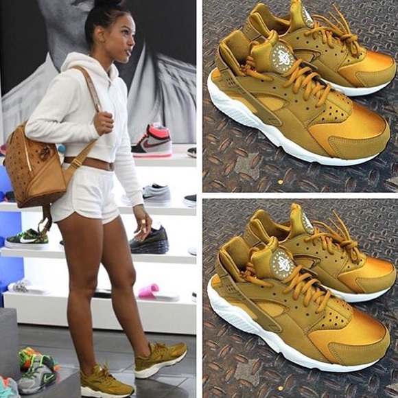 huarache sneakers gold