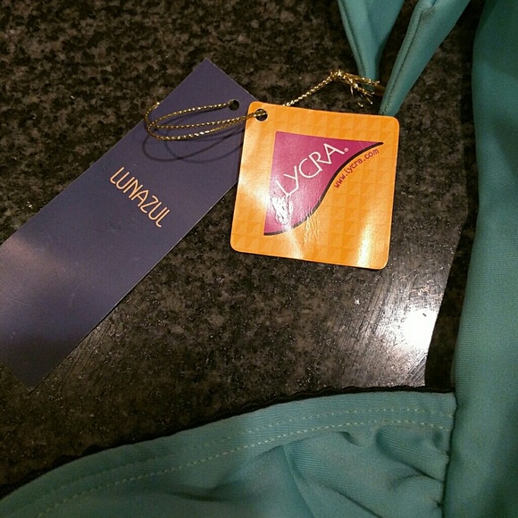 Turquoise bikini - Picture 2 of 3