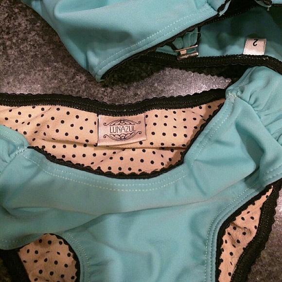 Turquoise bikini - Picture 3 of 3