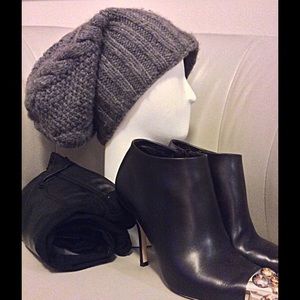 NIRVANA DESIGNS grey wool hat.