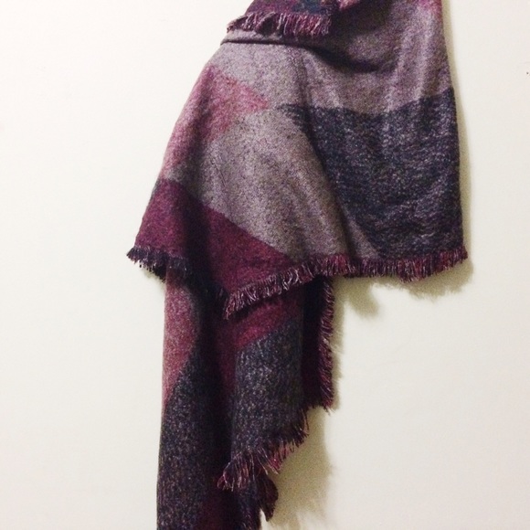 URBAN OUTFITTERS SCARF - STILL IN STORE - Picture 1 of 2