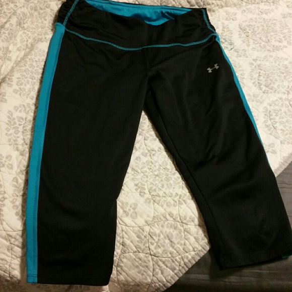 Cropped Under Armour pants