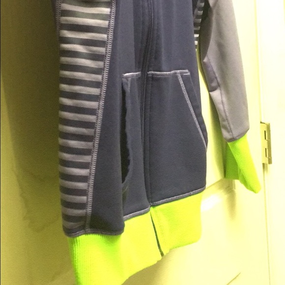 Nike running jacket - Picture 3 of 4