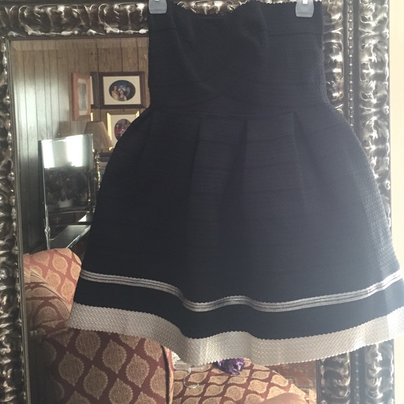 Holiday strapless dress - Picture 2 of 2