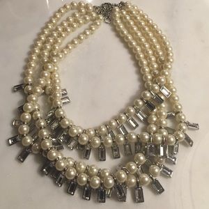 Multi-strand pearl necklace for your Gatsby party