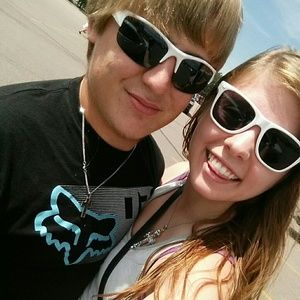 Meet your Posher, Larissa